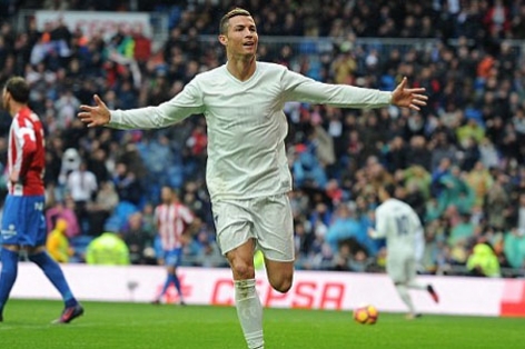 CR7 lập cú đúp Real Madrid thắng nhẹ Sporting Gijon