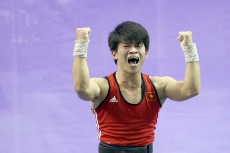Cử tạ Việt Nam bất ngờ nhận HCĐ Olympic sau 8 năm