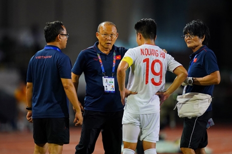 Quang Hải rời sân sớm, nguy cơ lỡ trận gặp U22 Thái Lan