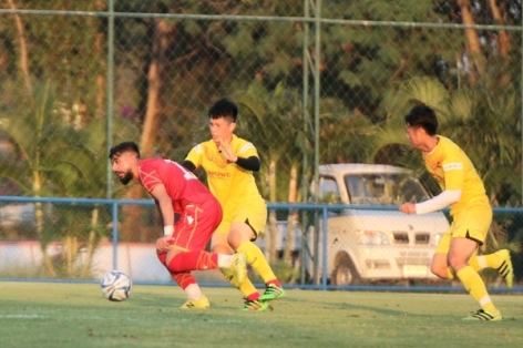 Đình Trọng bất ngờ ra sân đấu U23 Bahrain