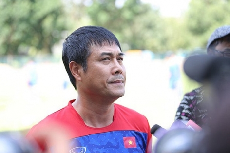 HLV Hữu Thắng có hành động bất ngờ trước trận gặp Đông Timor