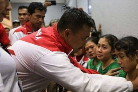 Sau bị xử ép trận gặp Malaysia,Indonesia còn đối mặt án phạt
