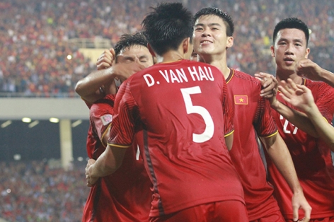 Báo Anh: “Tiền vệ nhỏ bé đưa Việt Nam vào chung kết”