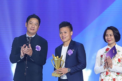 Quang Hải nhận giải thưởng của năm trước Tết Nguyên Đán