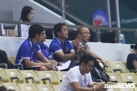 HLV Park Hang Seo bất ngờ 'do thám' Olympic Nhật Bản