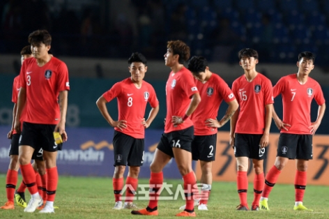 Báo Hàn Quốc: 'Thua U23 Malaysia là thảm họa rất khó tin'