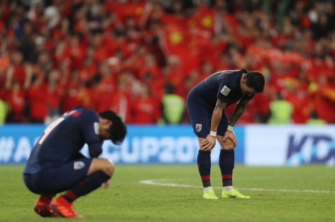 Cầu thủ Thái Lan đổ gục, khóc nức nở vì thua Trung Quốc