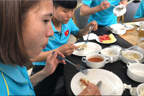 Xót xa bữa cơm ăn không đủ no của ĐT nữ Việt Nam tại SEA Games 30