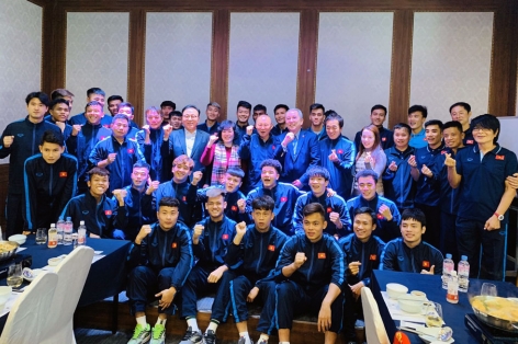 U23 Việt Nam đón vị khách đặc biệt tại Hàn Quốc tới thăm