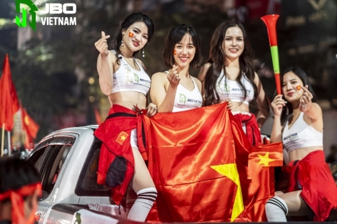 Việt Nam vô địch SEA Games: Người hâm mộ tại sân Hoa Lư và toàn Việt Nam ăn mừng lịch sử
