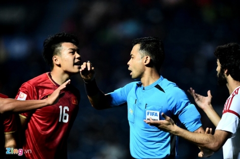 VIDEO: VAR cứu U23 Việt Nam thoát penalty trong gang tấc
