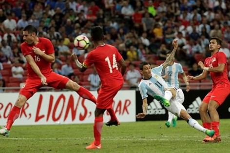 Argentina đè bẹp Singapore khi đá với sơ đồ 2-3-5
