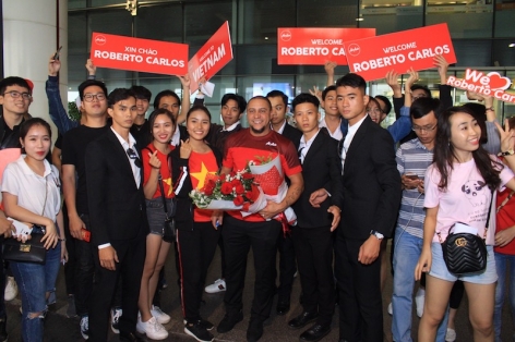 Roberto Carlos đến Hà Nội dự khán trận Việt Nam - Malaysia