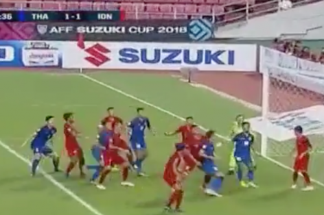 VIDEO: Cầu thủ Thái Lan ghi bàn siêu phẩm từ quả đá phạt góc