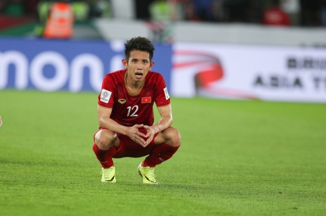 Cầu thủ Việt Nam chực khóc sau trận thua cay đắng Iraq
