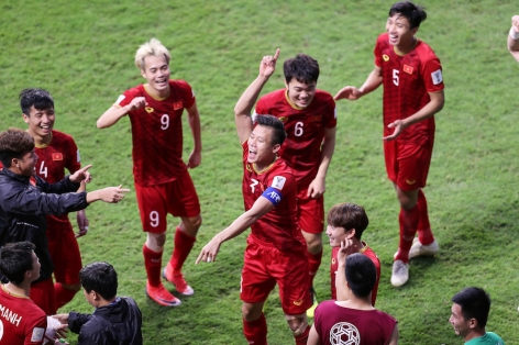 Cầu thủ Việt Nam quậy tưng bừng sau trận thắng Jordan
