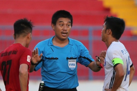 Bản lĩnh của trọng tài Việt Nam bắt trận Singapore vs Indonesia