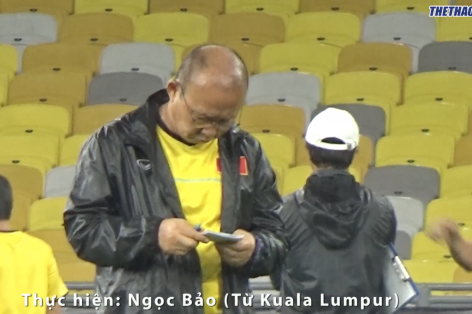 VIDEO: Thầy trò HLV Park Hang-seo đội mưa luyện công chờ đấu Malaysia