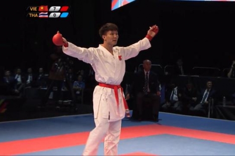 Nguyễn Minh Phụng thắng áp đảo võ sỹ Thái Lan ở chung kết 75kg karate