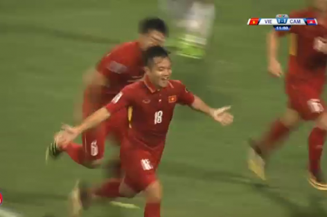 VIDEO: Đinh Thanh Trung sút xa mở tỷ số (Việt Nam 1-0 Campuchia)