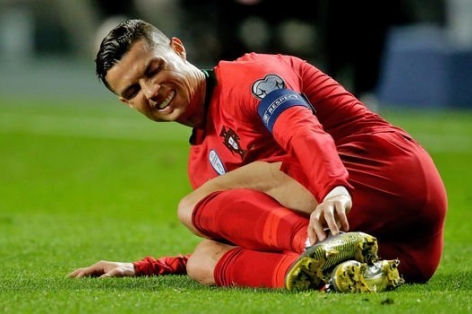 NÓNG: Sau Messi, đến lượt Ronaldo dính chấn thương