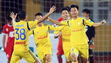 Nam Định ở lại với V-League sau loạt penalty cân não