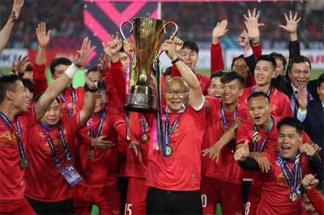 HLV Park Hang-seo tặng 100.000 USD tiền thưởng cho người nghèo và bóng đá Việt