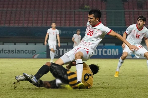 HLV Malaysia phủ nhận học trò cố ý làm gãy chân cầu thủ Tajikistan