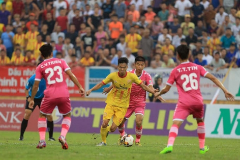 Chơi thăng hoa, Nam Định giành 3 điểm trên sân nhà Thiên Trường