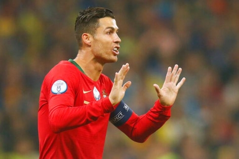 Ronaldo cán mốc 700 bàn, Bồ Đào Nha vẫn ôm hận