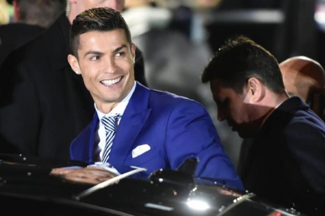 Ronaldo gửi thư vô cùng cảm động cho hơn 20 cô gái Bồ Đào Nha
