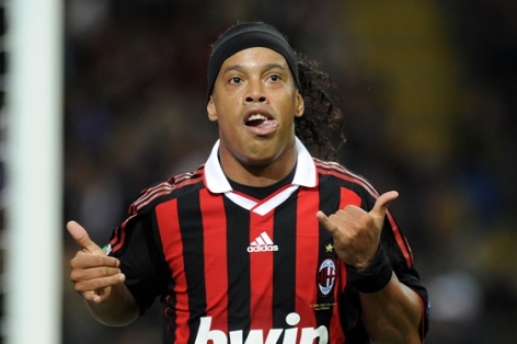 Vòng lao lý khiến Ronaldinho bị xóa hình ảnh trong game bóng đá