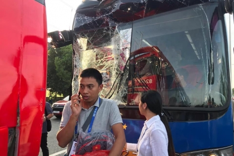 Xe của đoàn Việt Nam gặp tai nạn trên đường tới khai mạc SEA Games 30