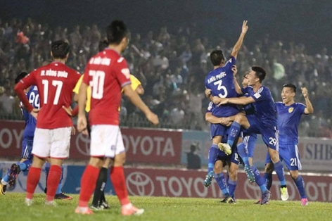 Quảng Nam thắng trận cầu đinh, độc chiếm ngôi đầu V-League