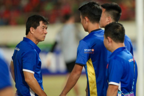 Trợ lý Hàn Quốc giận giữ với 2 cầu thủ của ĐT Việt Nam