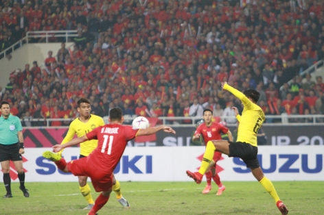 Người Malaysia nổi cáu, tố bàn thắng của Anh Đức đã việt vị