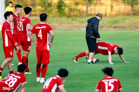 VIDEO: ĐT Việt Nam tập luyện trước trận gặp Nhật Bản
