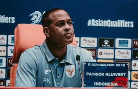 HLV Kluivert 'giấu bài' trước trận đấu quyết định đi World Cup