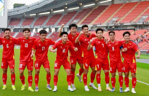 CĐV Indonesia mở hội khi U22 Việt Nam đại thắng Malaysia