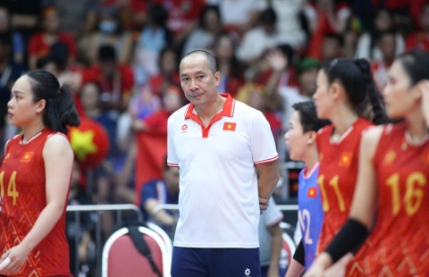 HLV Nguyễn Tuấn Kiệt cười nói: 'Quay như vậy thì chúng ta không thể nhận ra cái gì lưới hết'