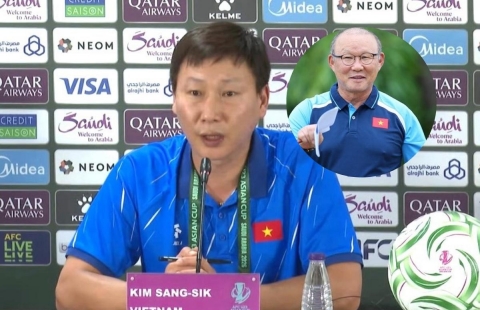 Trước ngày ra quân, HLV Kim Sang Sik nói lời thật lòng về Park Hang Seo