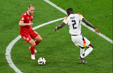 Trực tiếp Đức 0-0 Đan Mạch: Trận đấu bị hoãn vì thời tiết!