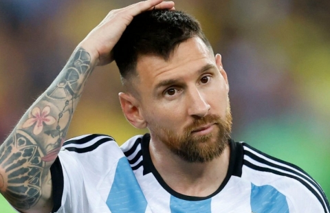 Messi bị thay ra khỏi sân trong trận đấu với Brazil, cả thế giới hồi hộp chờ kết quả