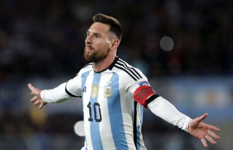 Không phải Messi, đây mới là người được fan Argentina ví như 'người khổng lồ'