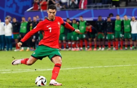 Người hâm mộ tố Ronaldo được thiên vị trong trận đấu vs Pháp