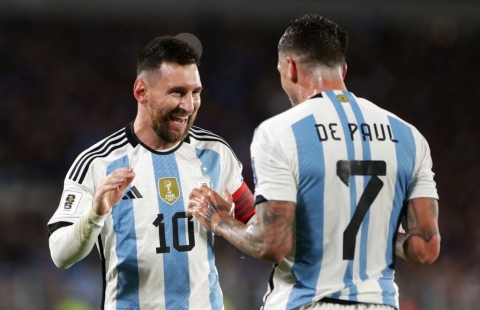 Messi lập siêu phẩm giúp Argentina có 3 điểm đầu tay
