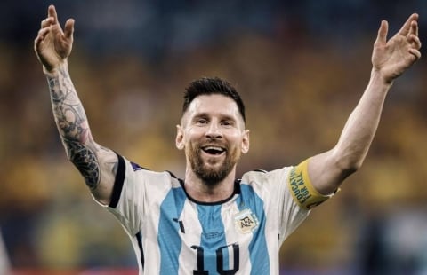 Messi vượt mặt huyền thoại Ali Daei, áp sát kỷ lục ghi bàn của Ronaldo