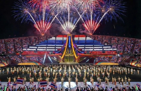 CĐV Đông Nam Á tranh cãi nảy lửa về loạt sự cố ở lễ khai mạc SEA Games 33