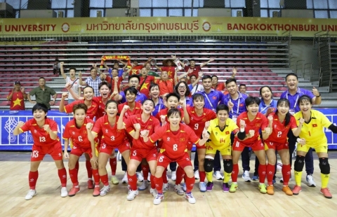 CĐV Indonesia bùng nổ cảm xúc khi gặp Việt Nam ở chung kết SEA Games