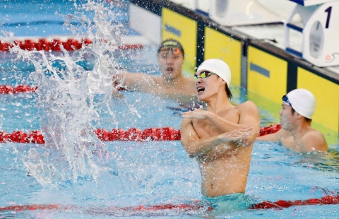 Kình ngư Việt Nam giành HCV SEA Games 33 nhận tin dữ